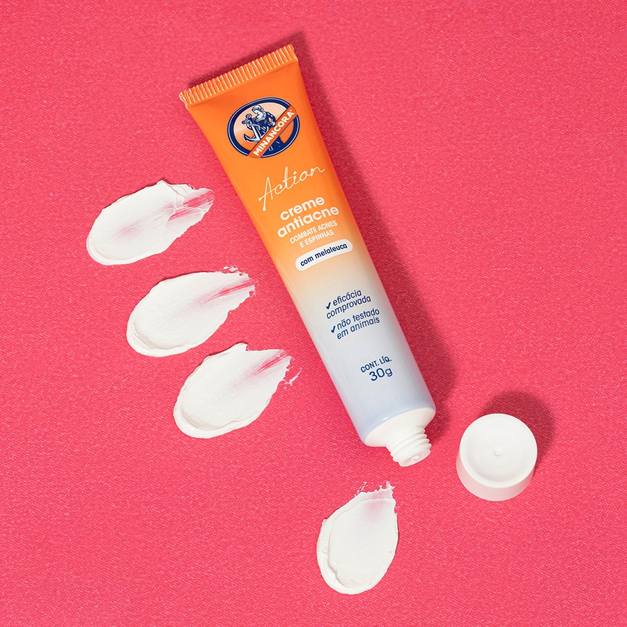 Creme Antiacne Minancora com o produto aplicado