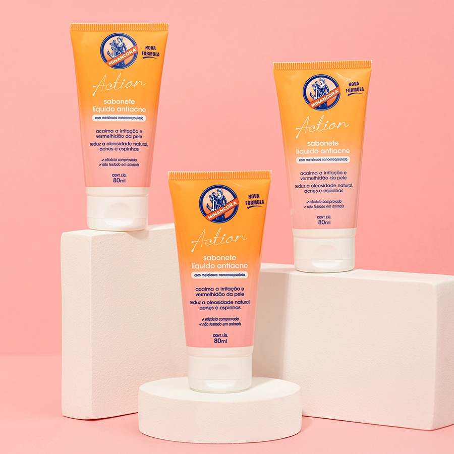 3 Embalagens do Sabonete Líquido Antiacne Minancora em frente a um fundo rosa.