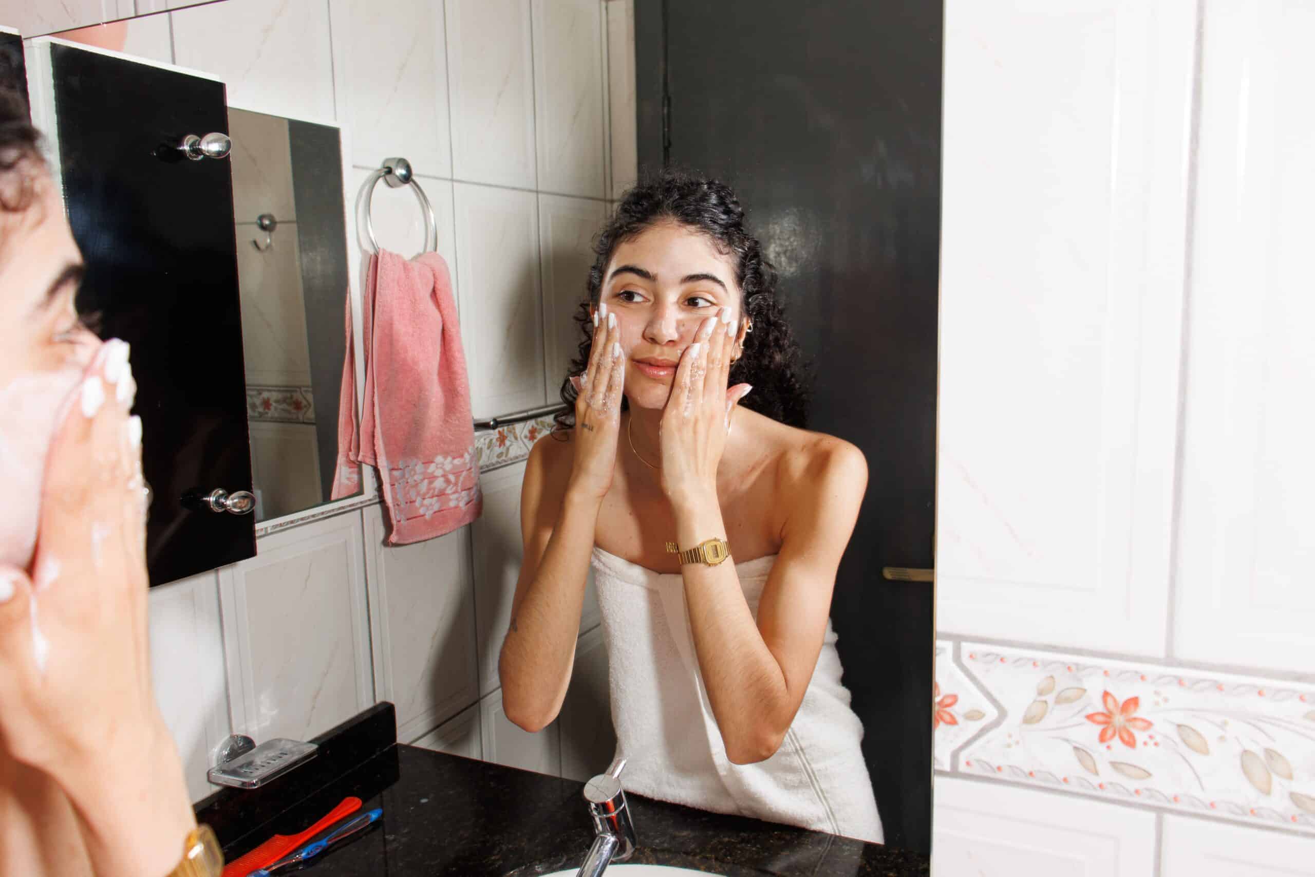 Skincare antes e depois do banho: entenda a diferença!
