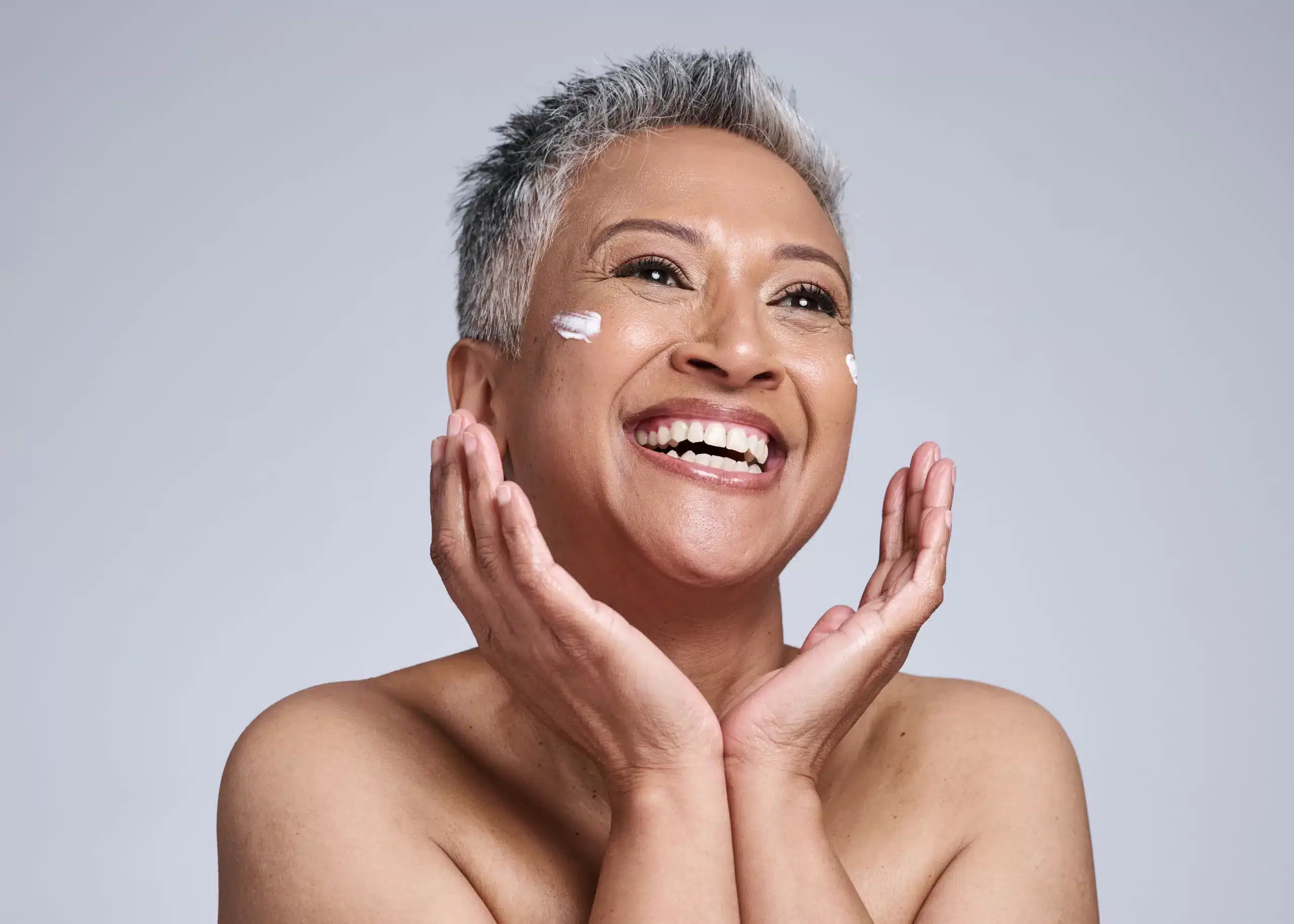 Skincare 50 anos: como cuidar da pele madura?